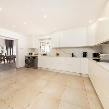 Ellen View A Heated Pool Luxury Villa