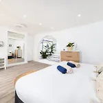 Ellen View A Heated Pool Luxury Vila
